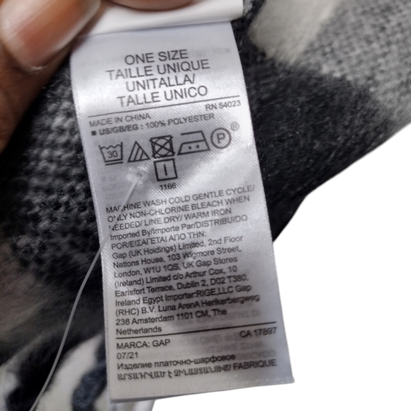 Gap Plaid Recycled Cozy Scarf - Picture 5 of 7